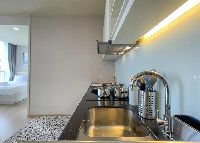 Cbd Living 2 Bedroom ︱prime Sukhumvit ︱walk To Bts Asok & Mrt Skv ︱ultrawi-fi *