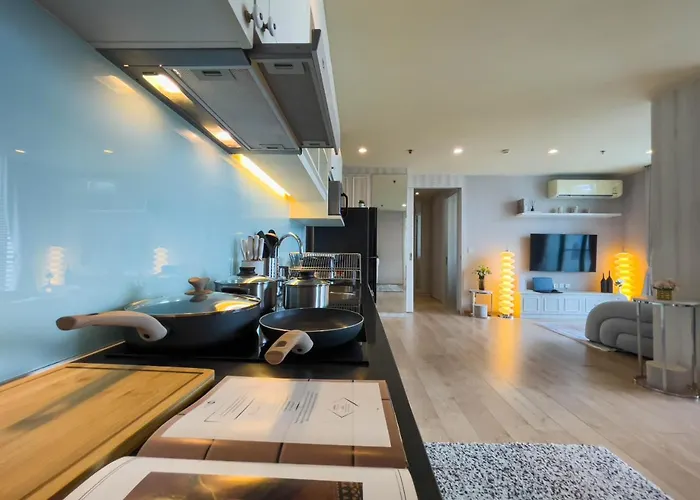 Cbd Living 2 Bedroom ︱prime Sukhumvit ︱walk To Bts Asok & Mrt Skv ︱ultrawi-fi