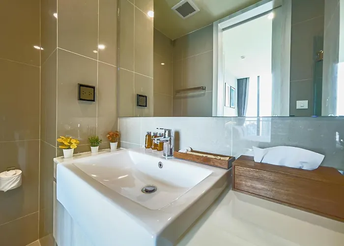 Cbd Living 2 Bedroom ︱prime Sukhumvit ︱walk To Bts Asok & Mrt Skv ︱ultrawi-fi Apartment Bangkok