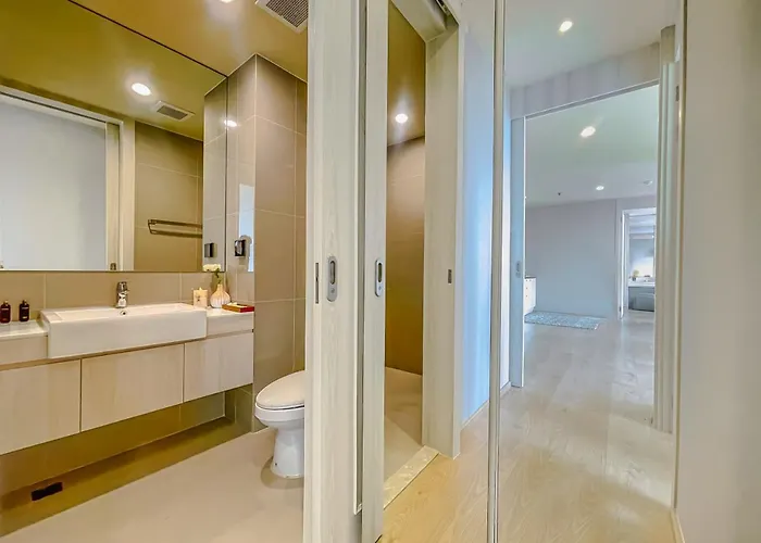Cbd Living 2 Bedroom ︱prime Sukhumvit ︱walk To Bts Asok & Mrt Skv ︱ultrawi-fi Apartment *