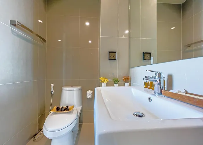 Cbd Living 2 Bedroom ︱prime Sukhumvit ︱walk To Bts Asok & Mrt Skv ︱ultrawi-fi Apartment *